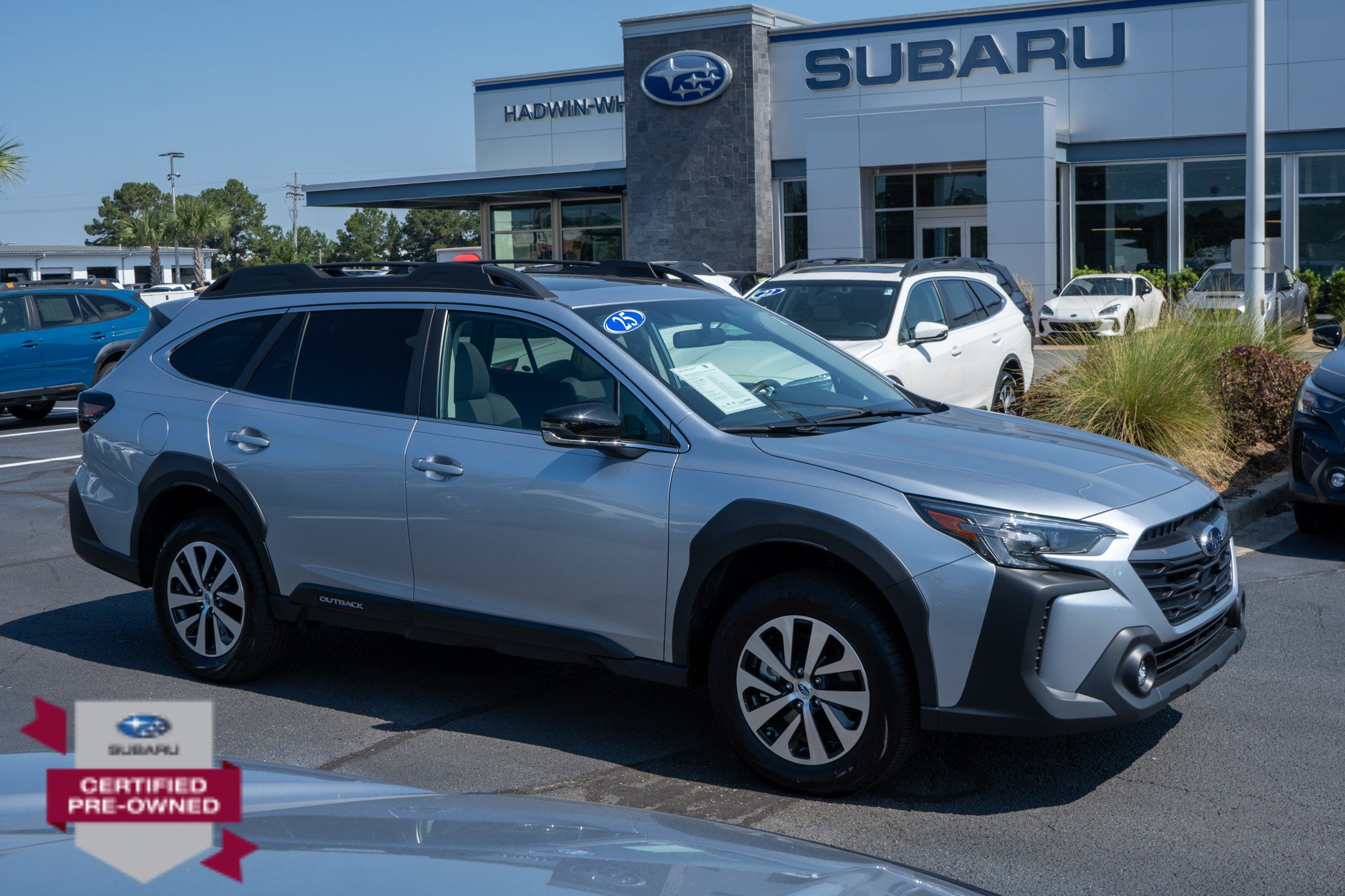 2025 Subaru Outback Premium's photo
