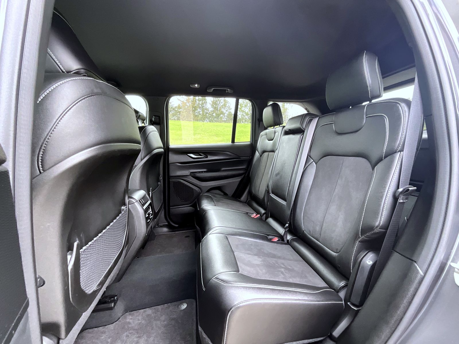 2024 Jeep Grand Cherokee Altitude photo 17