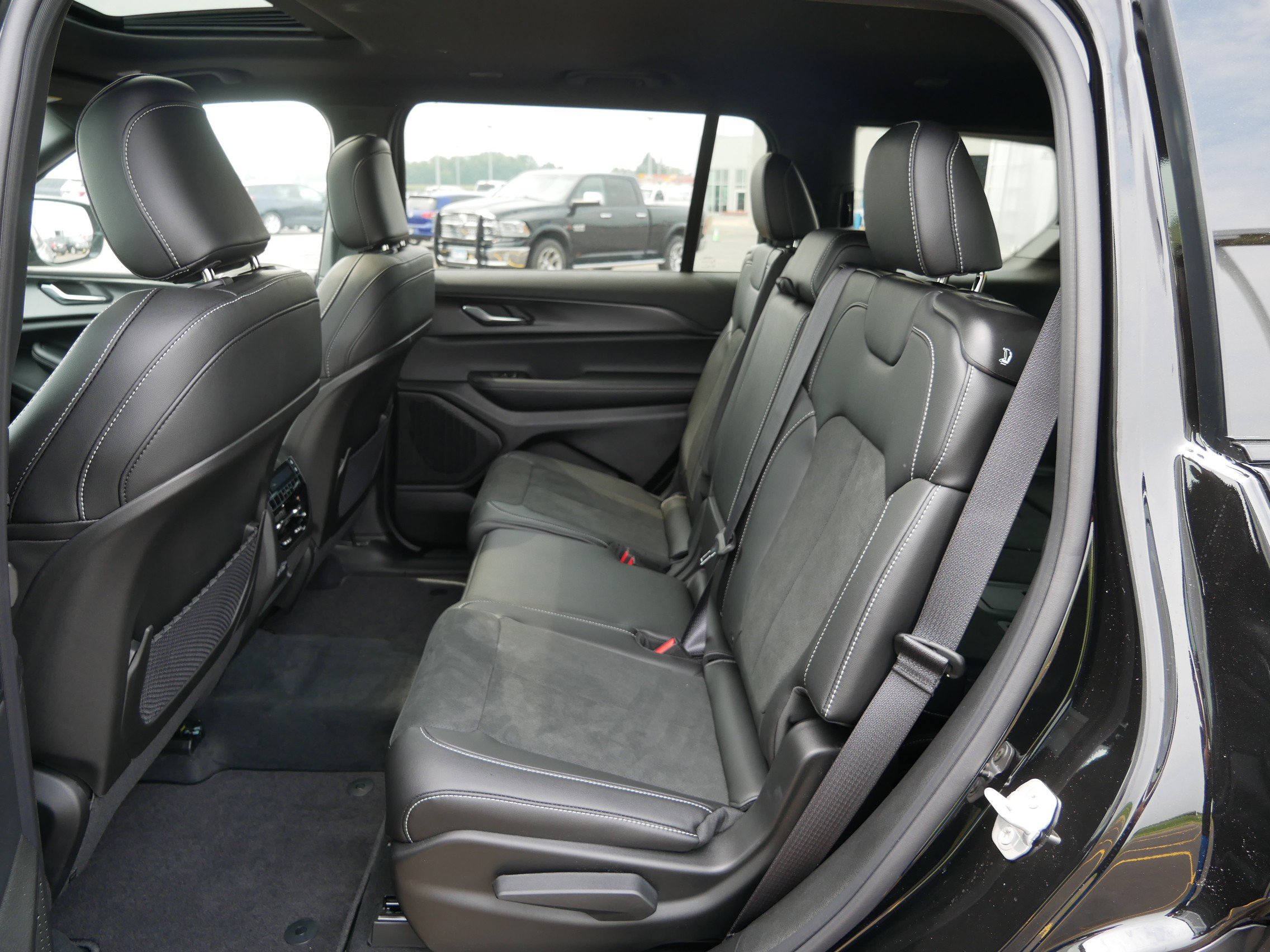 2025 Jeep Grand Cherokee Altitude X photo 8