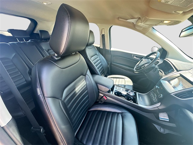 2020 Ford Edge SEL photo 27