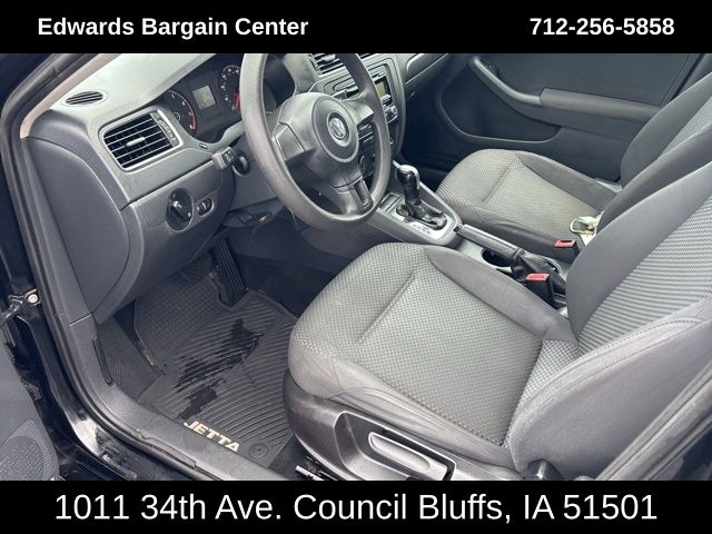 2011 Volkswagen Jetta 2.0 Base photo 9