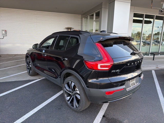 2023 Volvo XC40 Ultimate photo 2