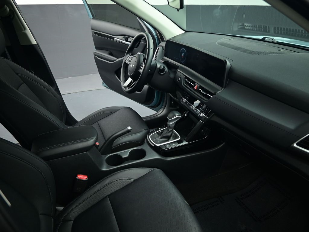 2024 Kia Seltos EX photo 19