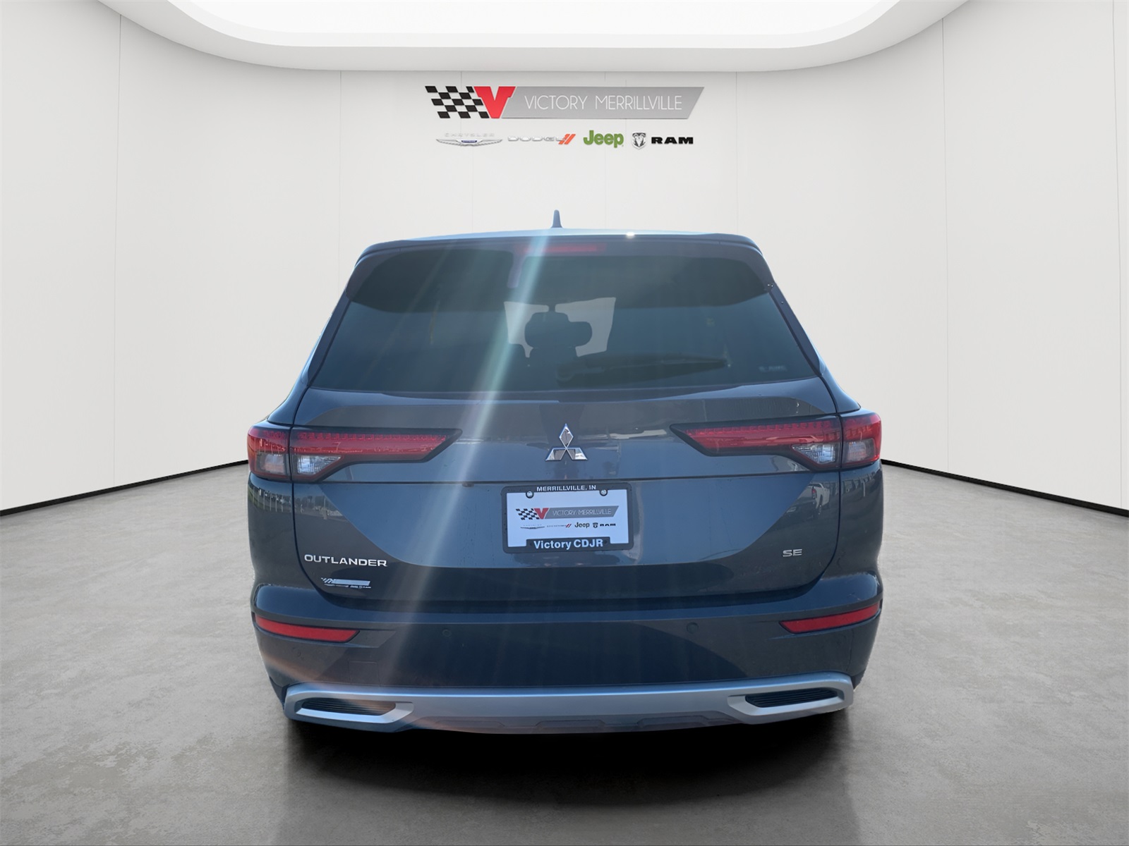 2024 Mitsubishi Outlander SE photo 3