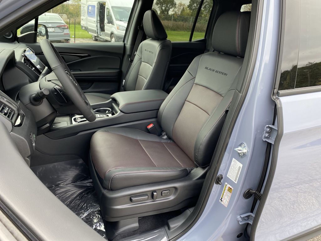 2026 Honda Ridgeline Black Edition photo 4