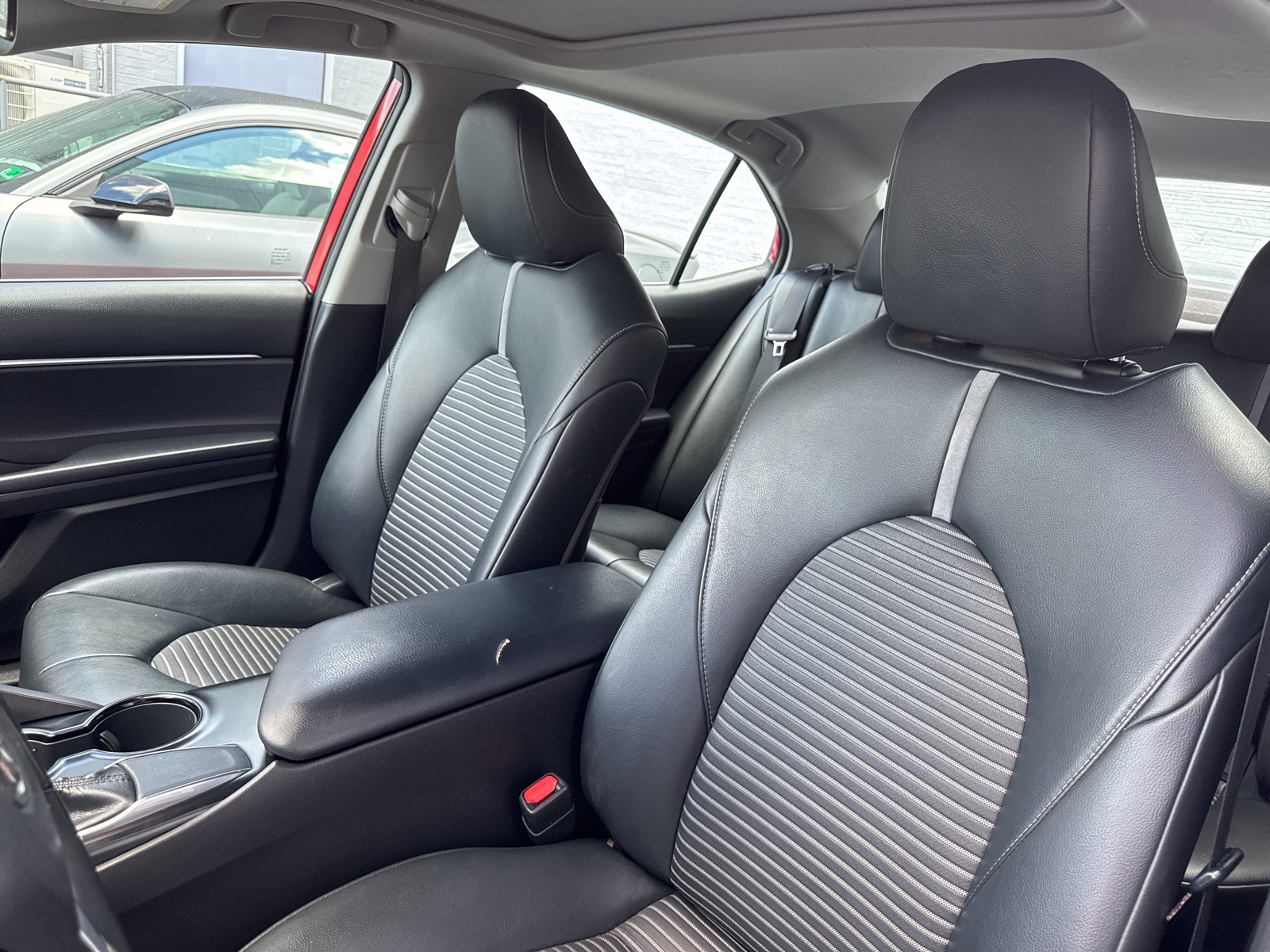 2019 Toyota Camry SE photo 33