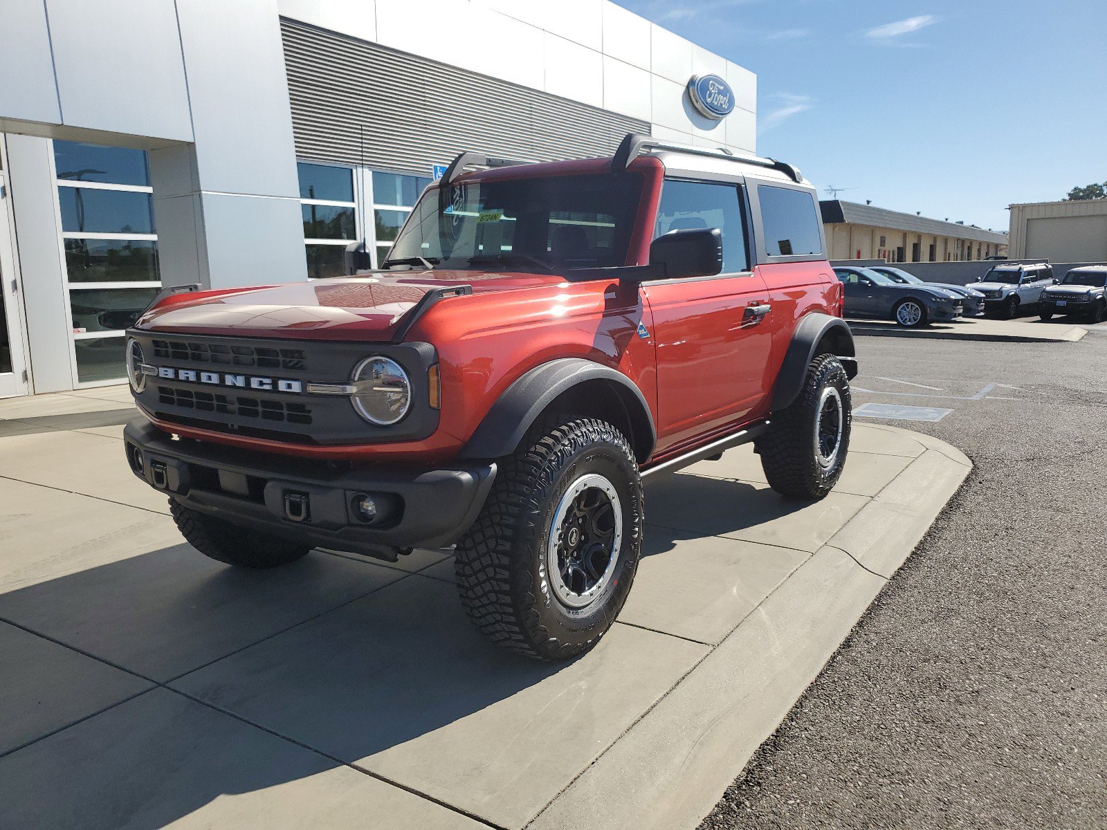 2024 Ford Bronco 2-Door Black Diamond's photo