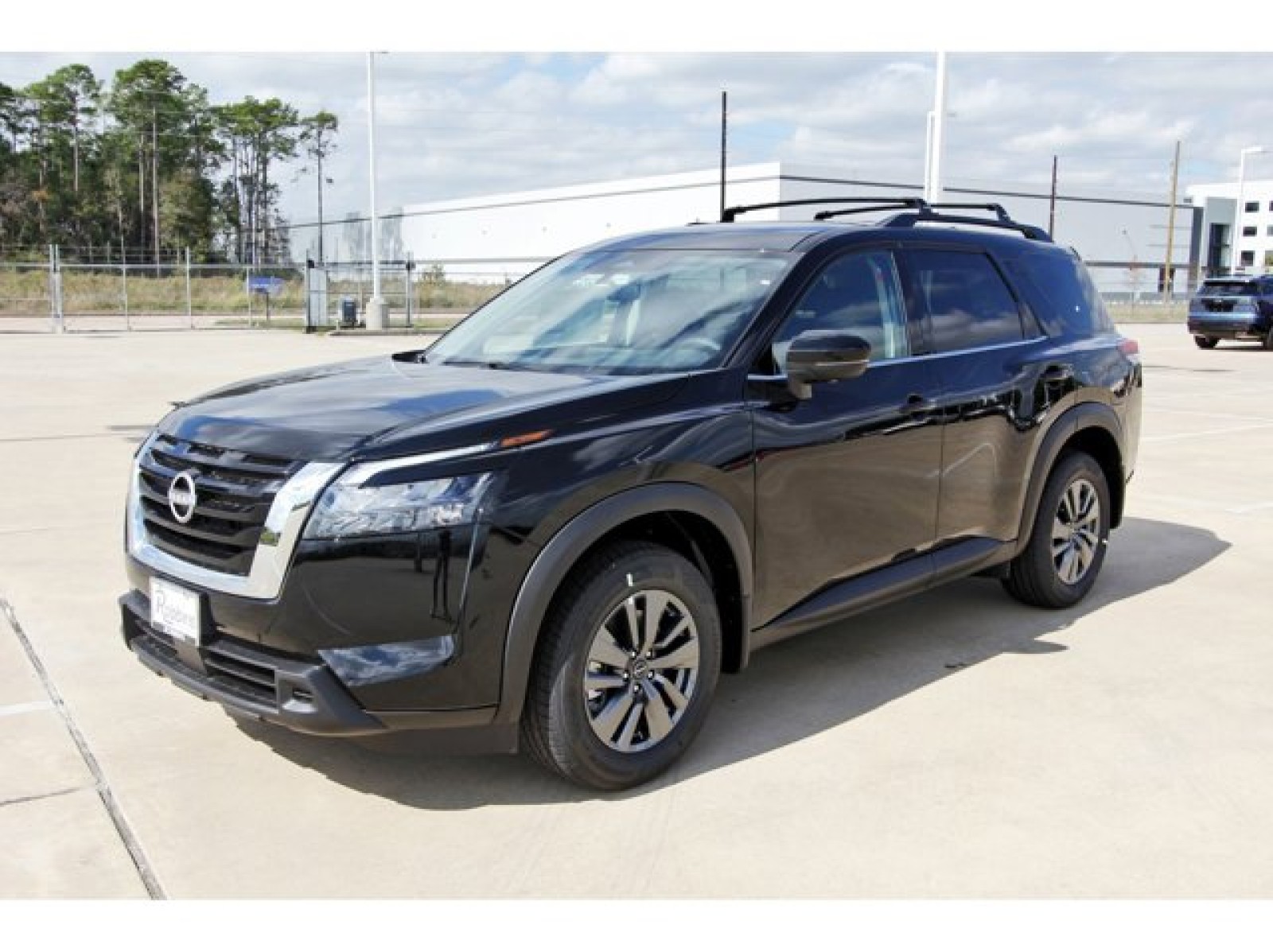 2025 Nissan Pathfinder SV photo 2