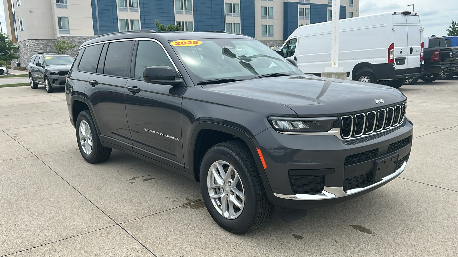 2025 Jeep Grand Cherokee L Laredo's photo
