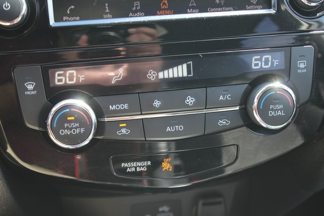 2019 Nissan Rogue SV photo 8