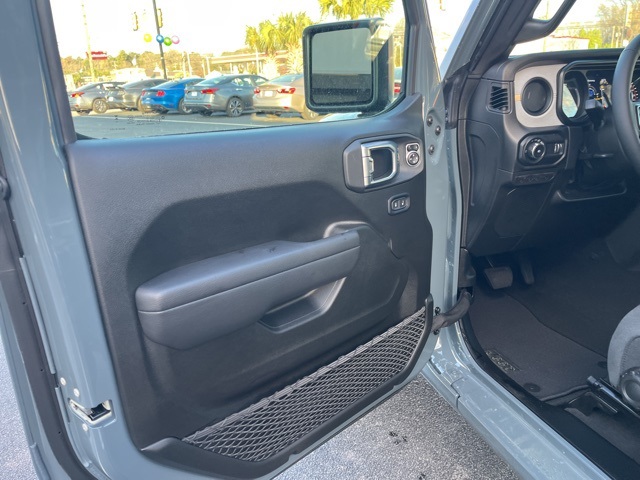2025 Jeep Wrangler Sport S photo 3