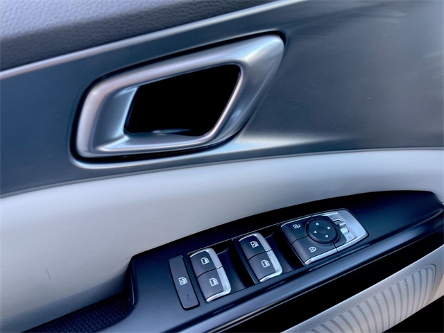 2024 Kia Carnival LX photo 5