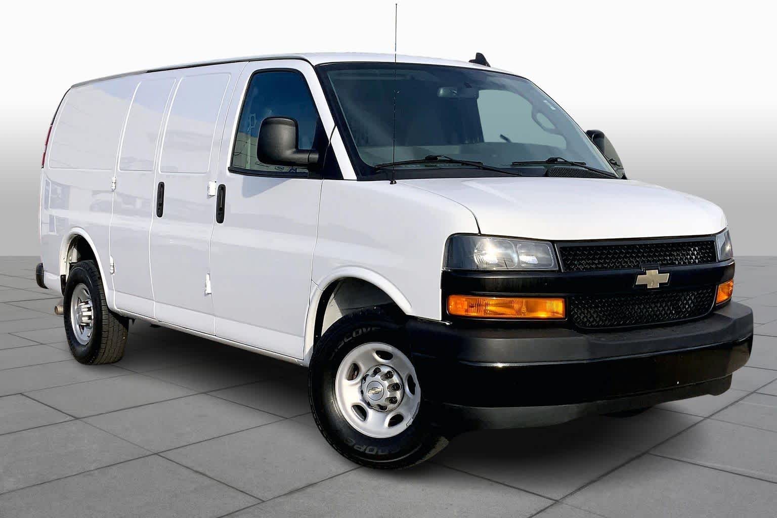 2022 Chevrolet Express Cargo photo 2