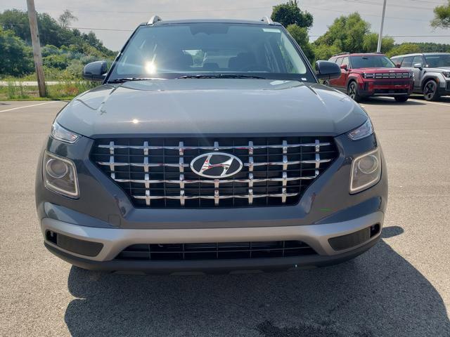 2025 Hyundai Venue SEL photo 2