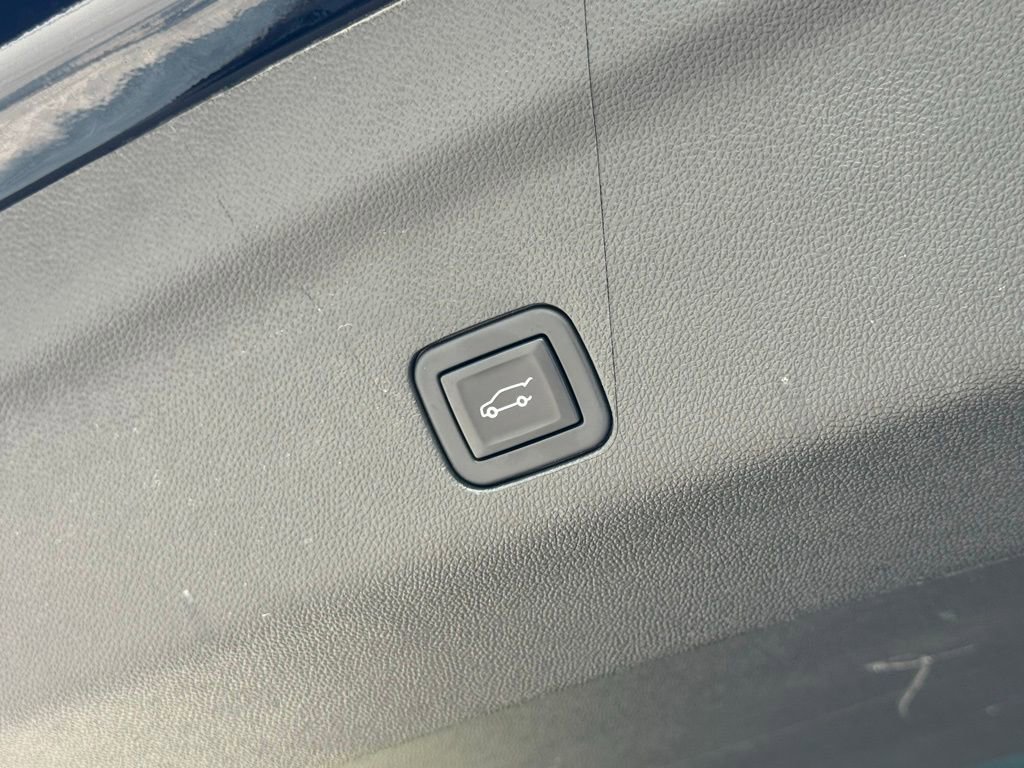 2023 Cadillac Escalade V-Series photo 18