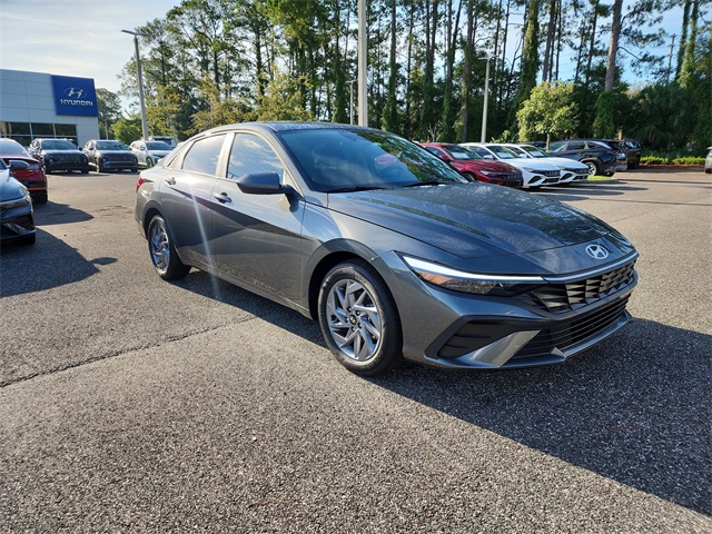 2025 Hyundai Elantra Blue's photo