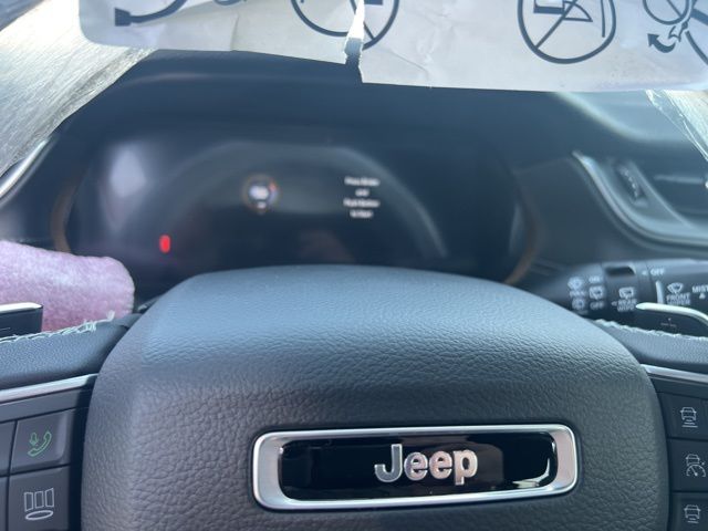 2025 Jeep Grand Cherokee Laredo Altitude photo 7