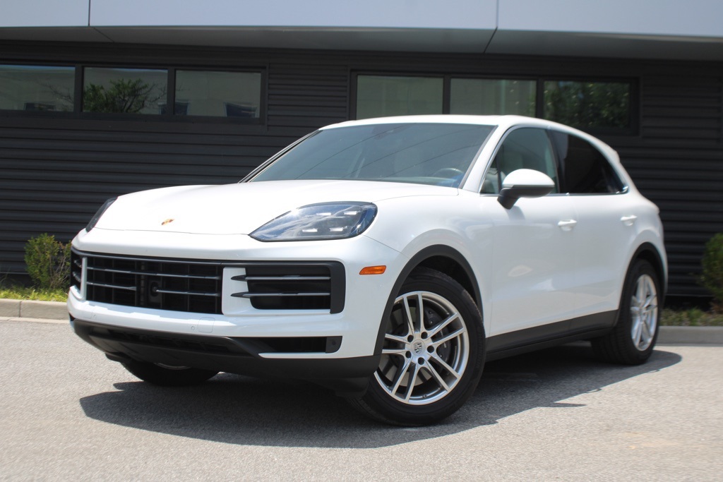2024 Porsche Cayenne Base's photo