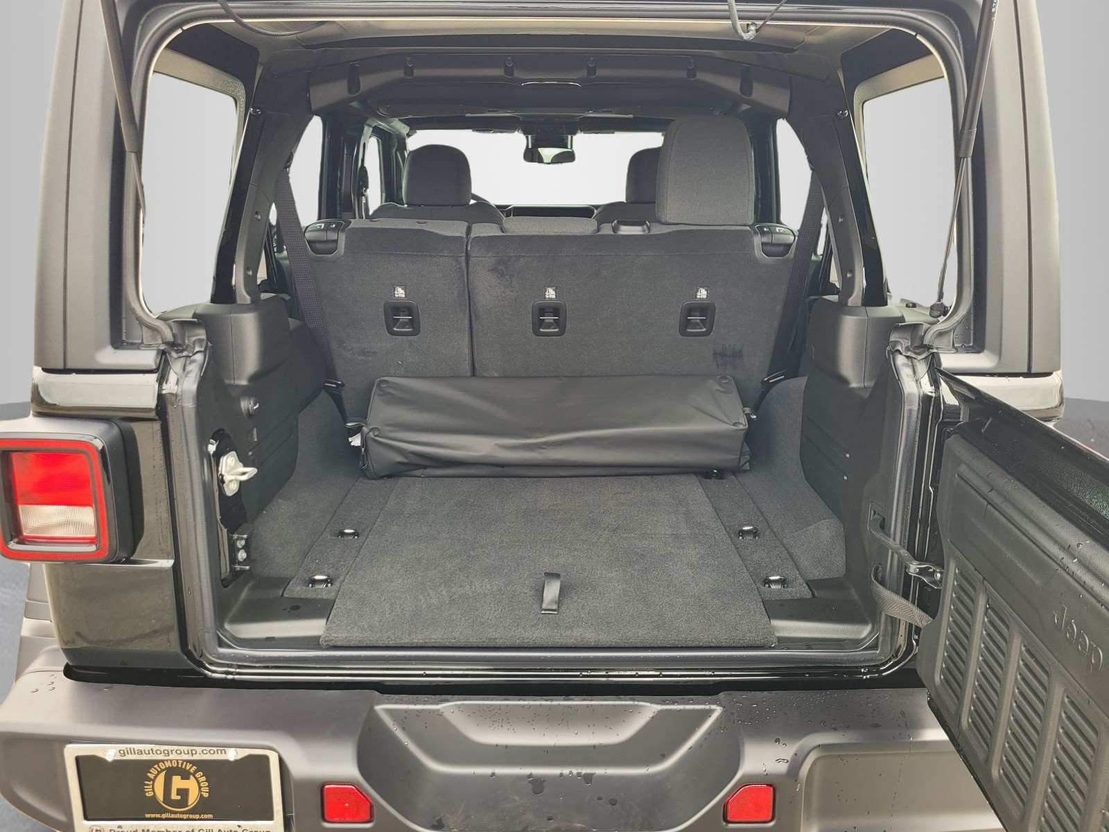 2025 Jeep Wrangler Willys photo 7