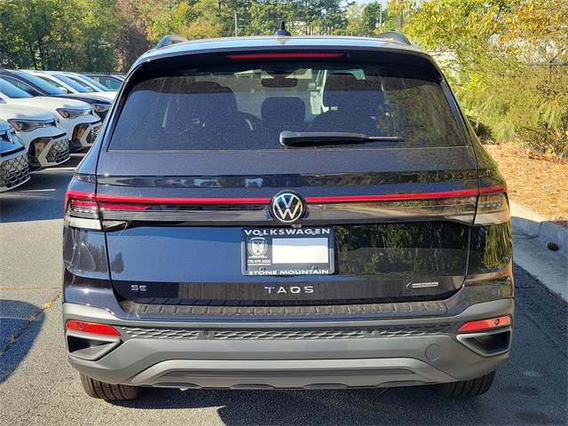 2025 Volkswagen Taos SE photo 4