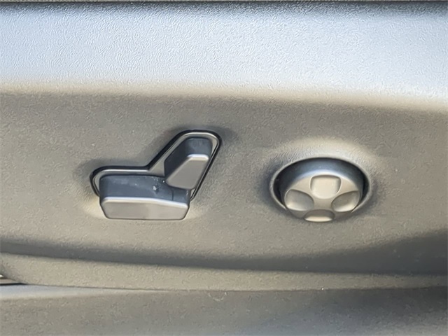 2025 Chrysler Voyager LX photo 20