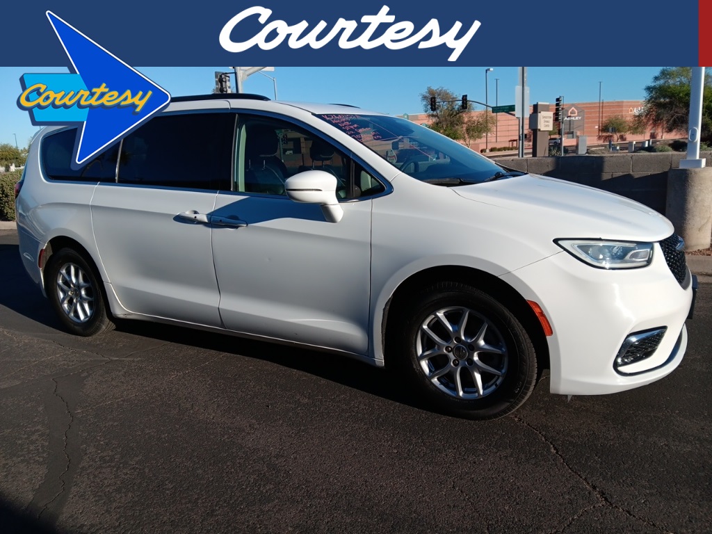 2022 Chrysler Pacifica Touring L's photo