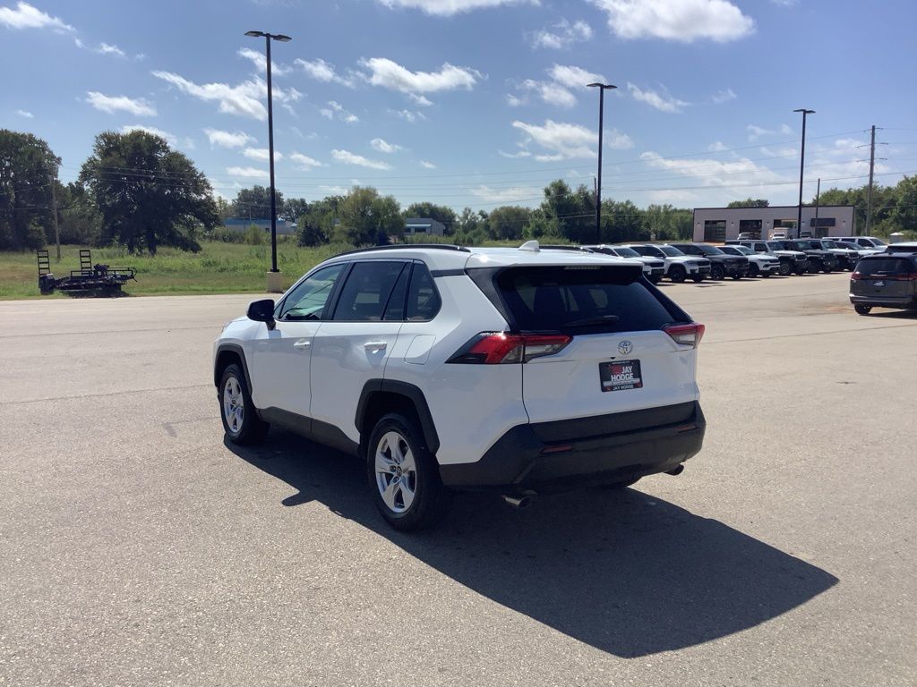 2020 Toyota RAV4 XLE photo 6