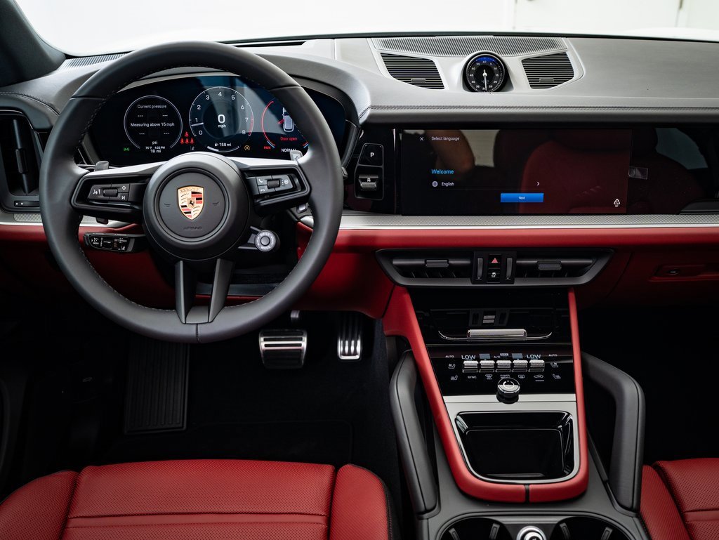 2025 Porsche Cayenne S photo 6
