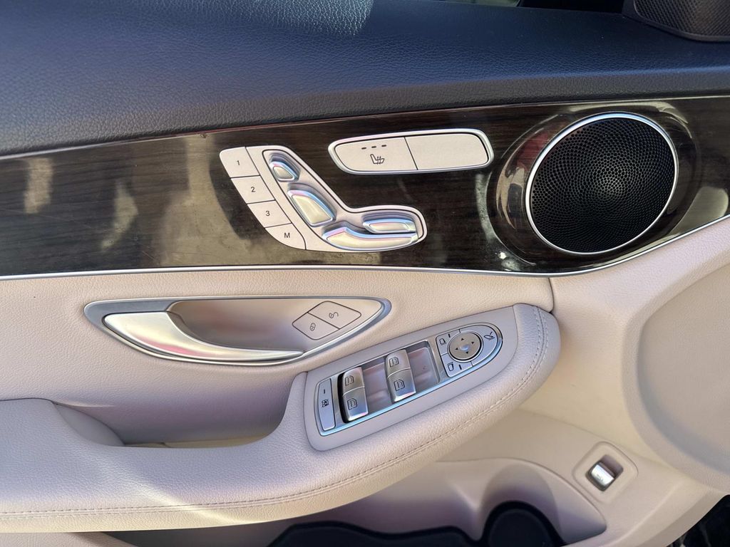 2020 Mercedes Benz C 300 photo 12