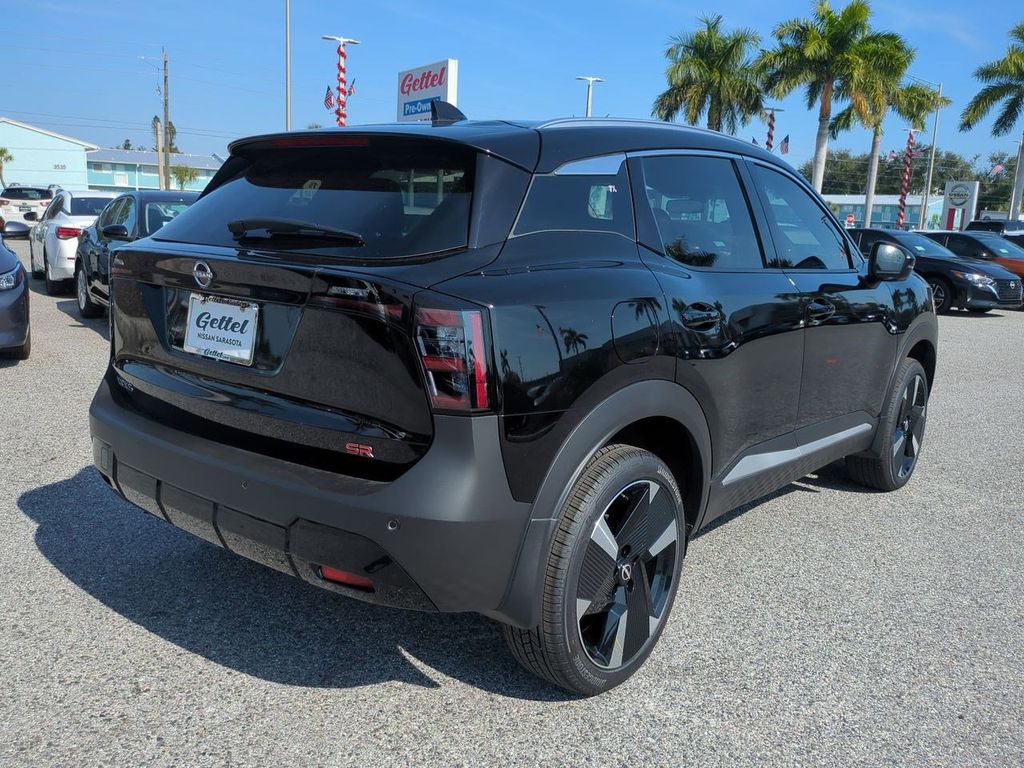 2026 Nissan Kicks SR photo 3