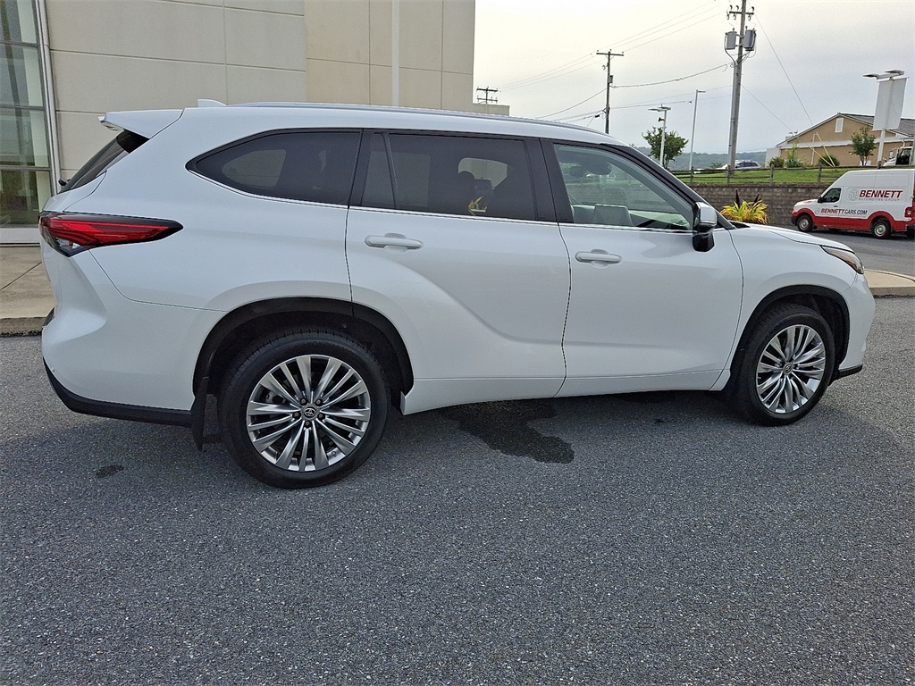 2023 Toyota Highlander Platinum photo 10