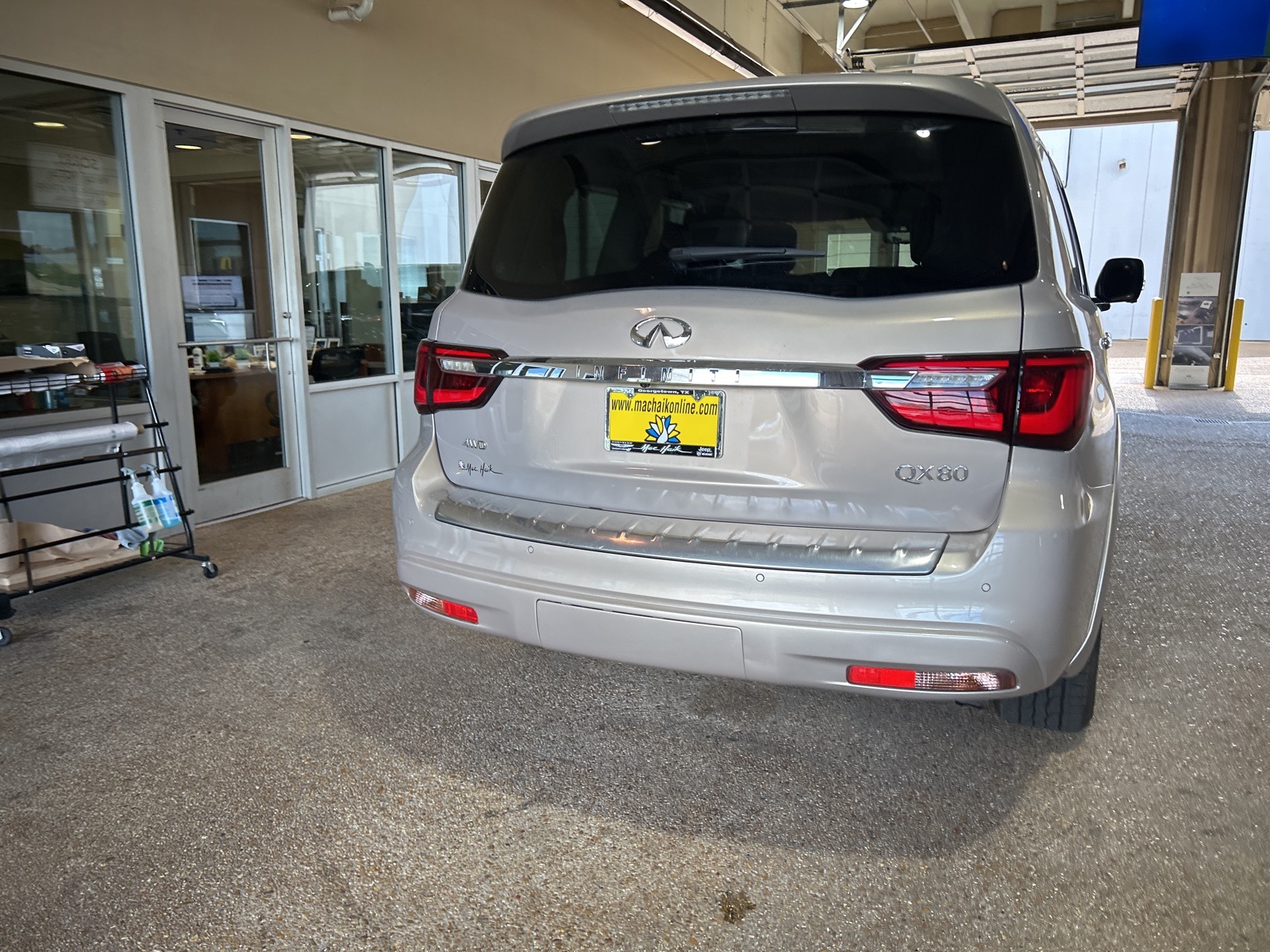 2021 Infiniti QX80 Luxe photo 35