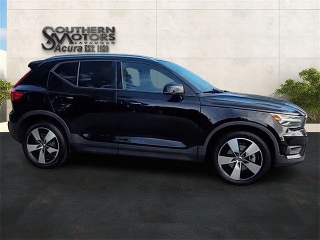 2021 Volvo XC40 Momentum photo 27