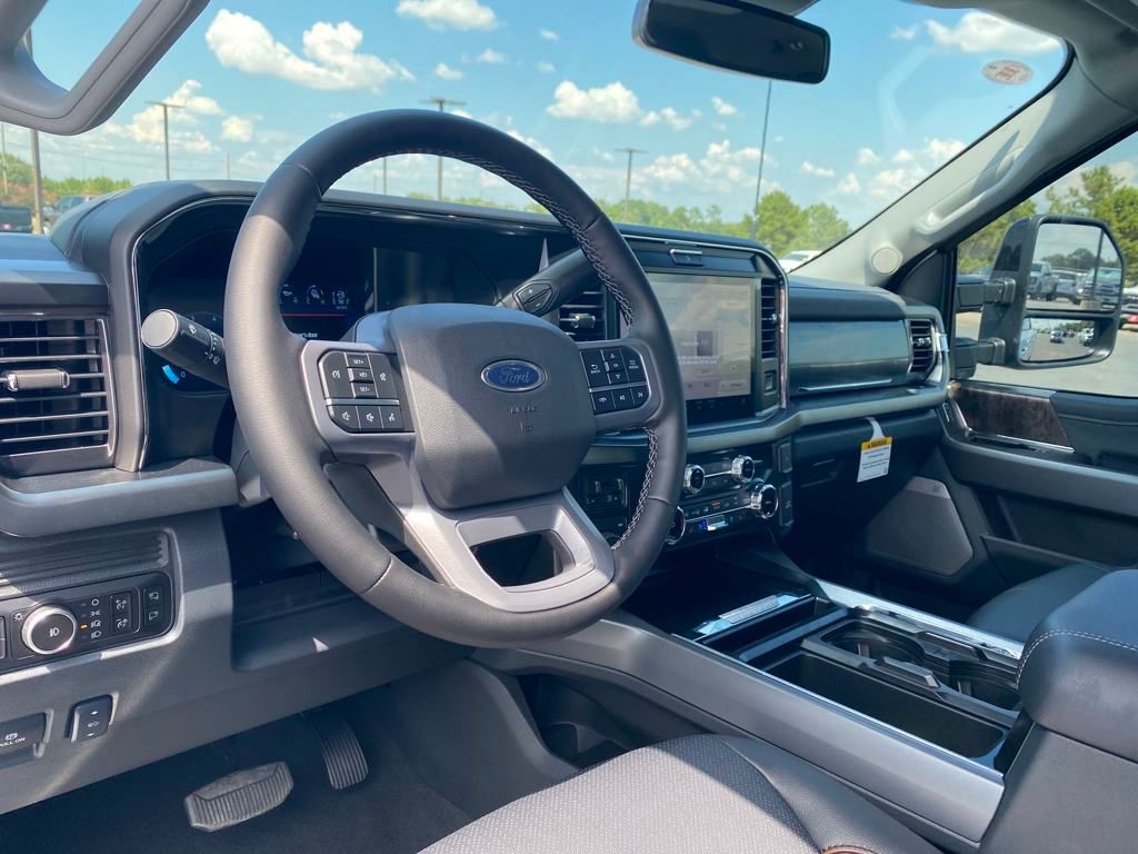 2025 Ford F-250 Lariat photo 13