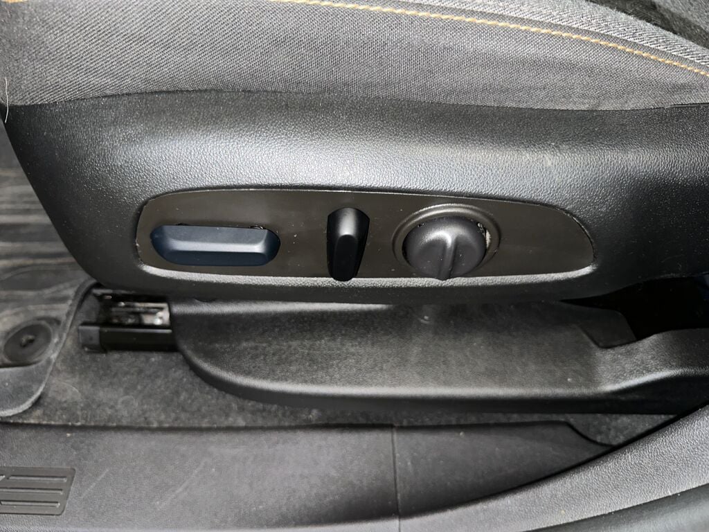 2024 Chevrolet Equinox LT photo 3