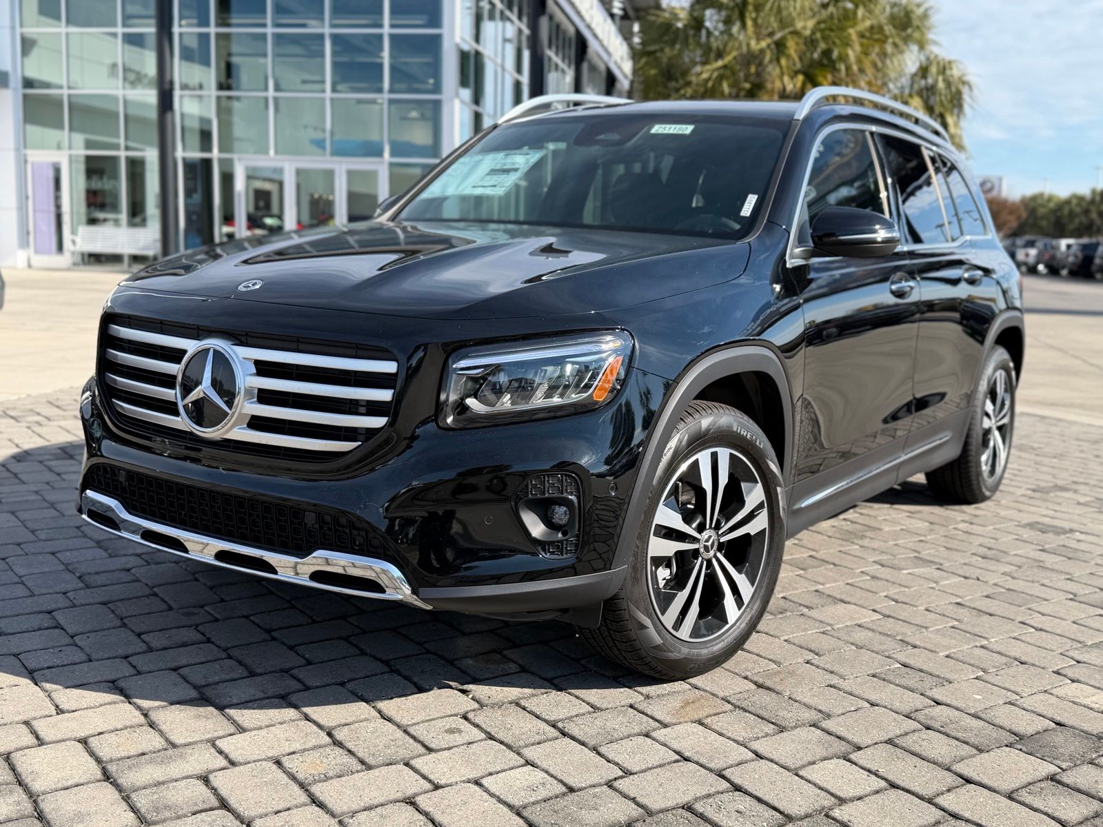 2025 Mercedes-Benz GLB Base's photo