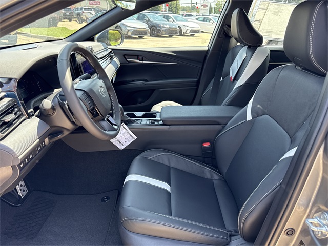 2025 Toyota Camry SE photo 9