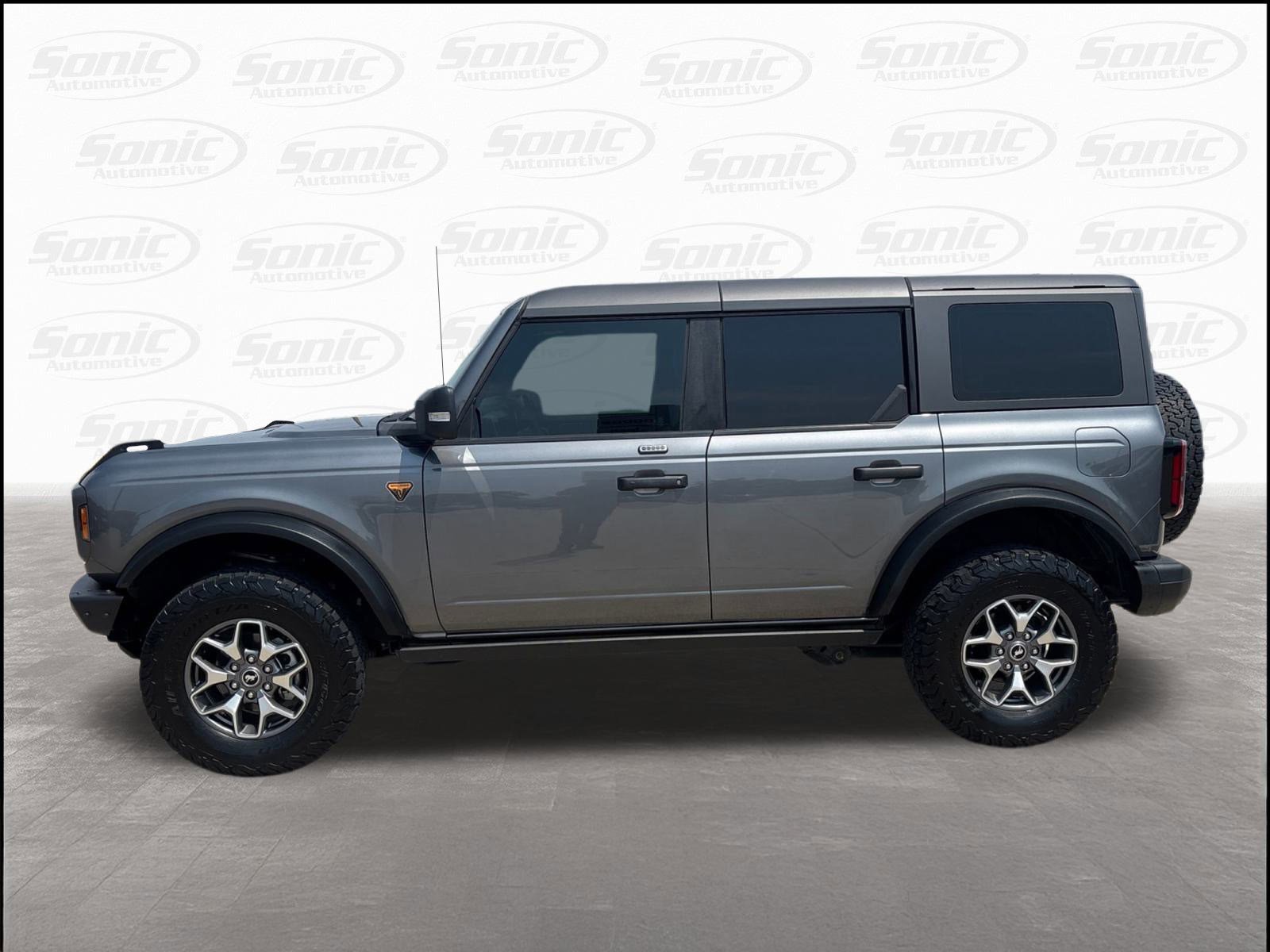 2022 Ford Bronco Badlands photo 2
