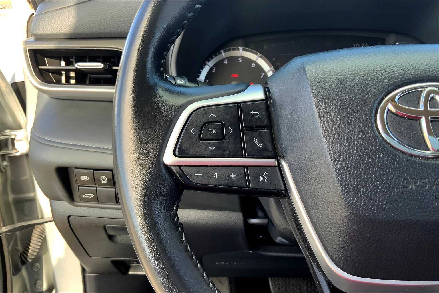 2024 Toyota Highlander LE photo 22