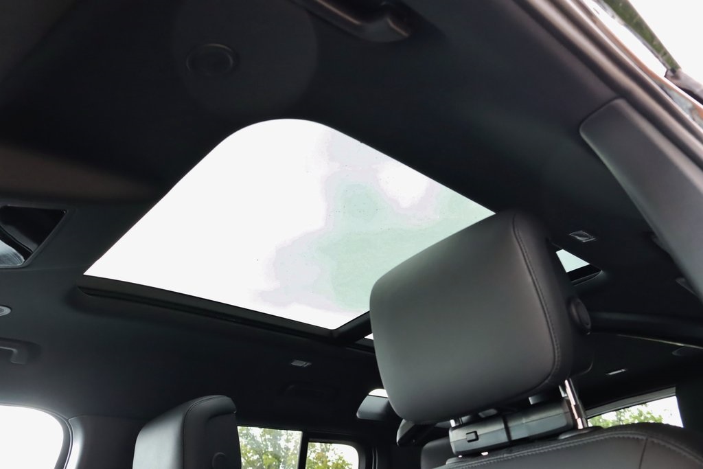 2025 LAND ROVER DEFENDER - Image 13