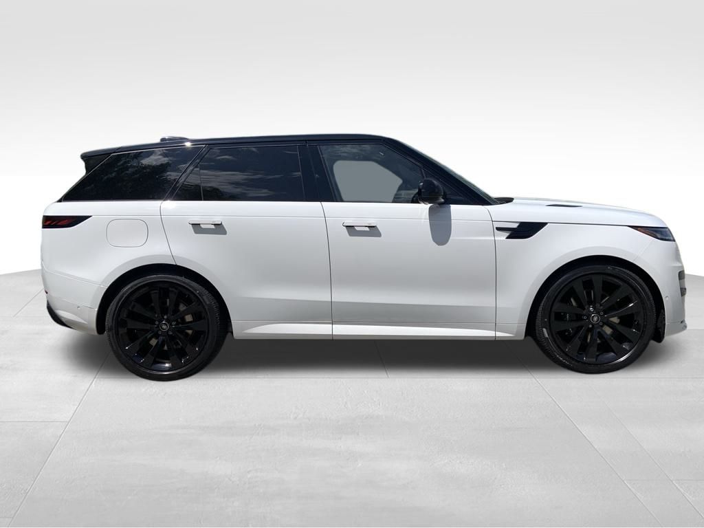 2025 Land Rover Range Rover Sport SE photo 4