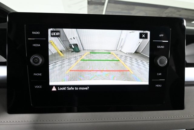 2025 Volkswagen Taos SE photo 3