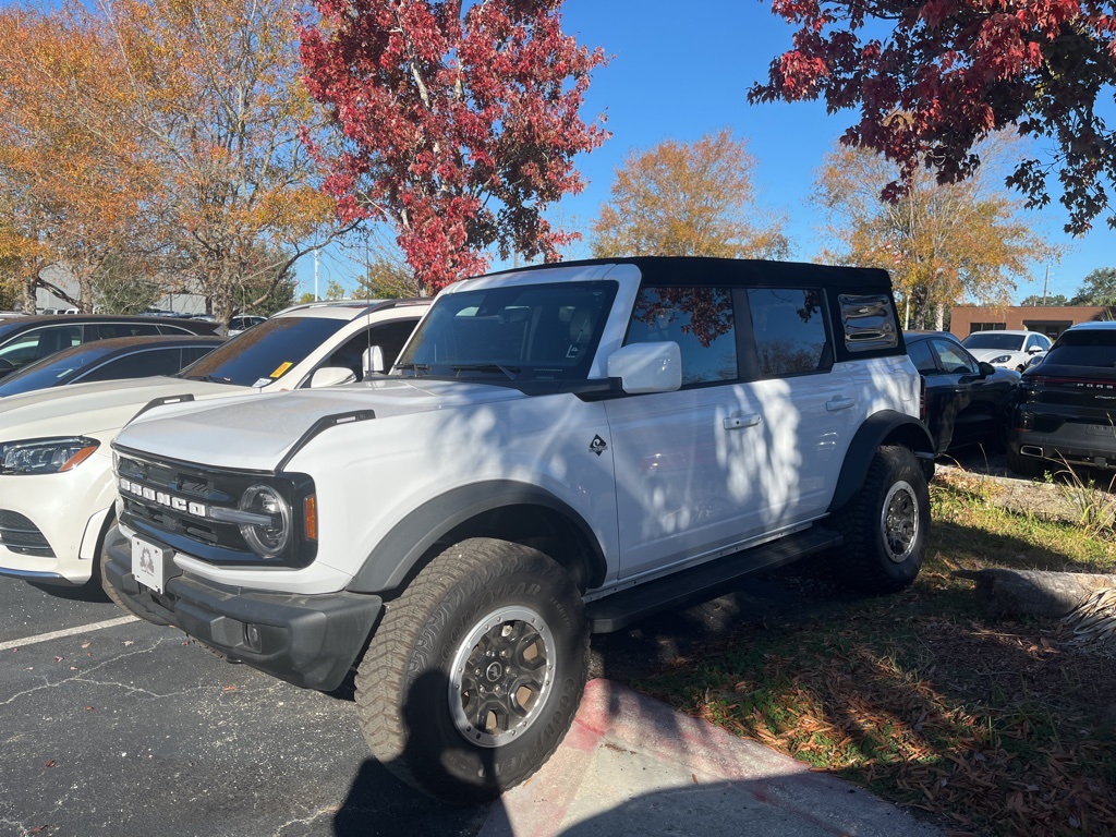 2023 Ford Bronco Base photo 2
