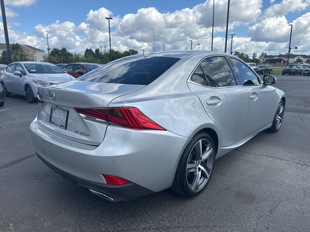 2017 Lexus IS 200t photo 3