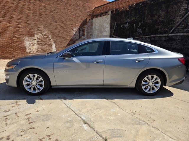 2024 Chevrolet Malibu 1LT photo 2
