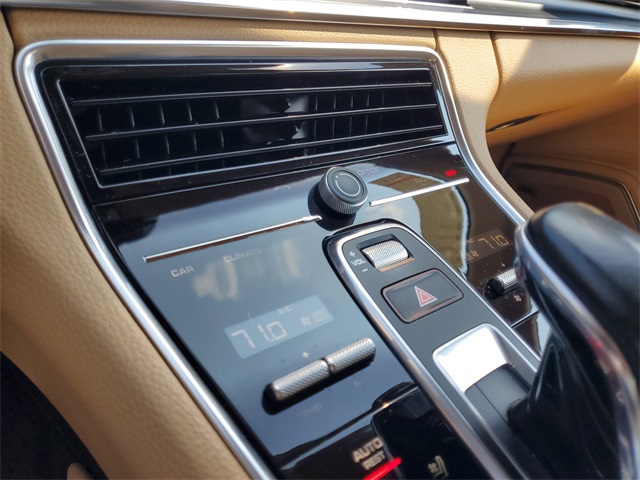 2018 Porsche Panamera 4 photo 20