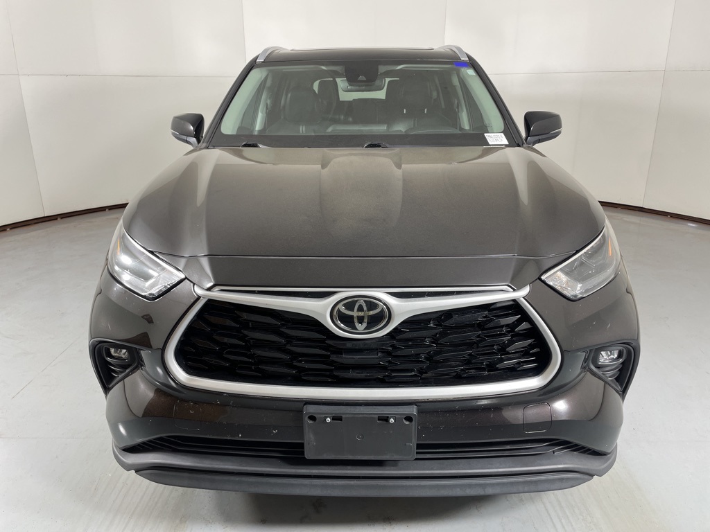 2022 Toyota Highlander XLE photo 2