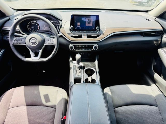 2023 Nissan Altima 2.5 SV photo 21