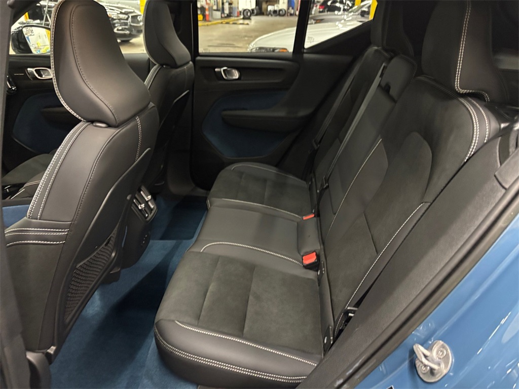 2023 Volvo XC40 Recharge Ultimate photo 11