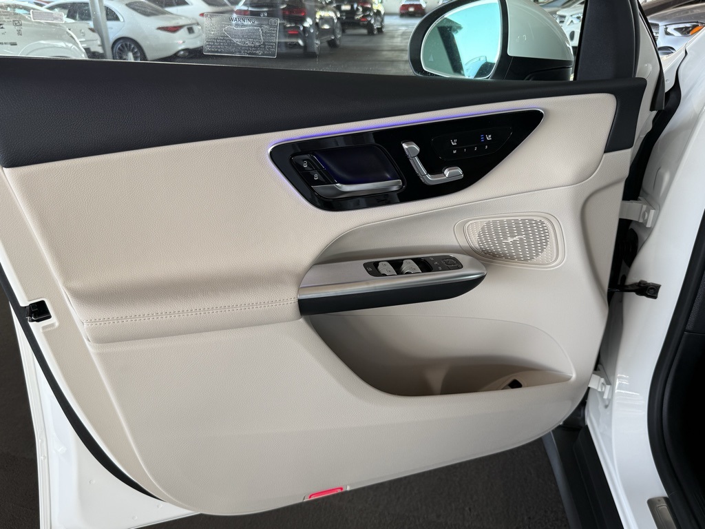 2026 Mercedes Benz GLC 300 photo 12